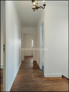 Superbe maison traditionnelle avec pierres de taille et couverture en lauze à Lanmeur - Parfaite opportunité à ne pas manquer !