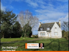Superbe maison traditionnelle avec pierres de taille et couverture en lauze à Lanmeur - Parfaite opportunité à ne pas manquer !