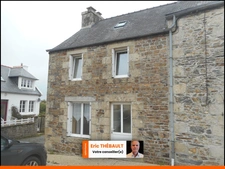 SCRIGNAC : Charmante maison en pierres au cœur d’un village breton