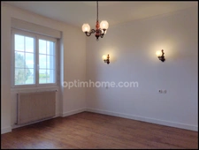 Superbe maison traditionnelle avec pierres de taille et couverture en lauze à Lanmeur - Parfaite opportunité à ne pas manquer !