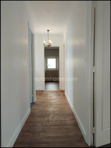 Superbe maison traditionnelle avec pierres de taille et couverture en lauze à Lanmeur - Parfaite opportunité à ne pas manquer !