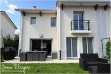 Maison mitoyenne T5 de 126 m2 habitables avec double garage