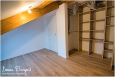 Élégant appartement T3 en dernier étage avec poutres balcons, vue montagnes et piscine