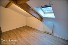 Élégant appartement T3 en dernier étage avec poutres balcons, vue montagnes et piscine