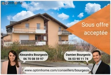 Élégant appartement T3 en dernier étage avec poutres balcons, vue montagnes et piscine