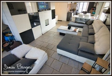 Immeuble sur Gex composé de 2 appartements et d'un restaurant