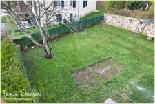 Entre appartement et maison, ce duplex d’exception situé à Logras séduit par ses beaux volumes