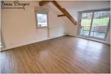 Élégant appartement T3 en dernier étage avec poutres balcons, vue montagnes et piscine