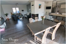 Maison de 153 m² (293 m² utiles)  sur 1150 m² de terrain avec piscine et pool house