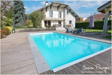 Maison de 153 m² (293 m² utiles)  sur 1150 m² de terrain avec piscine et pool house
