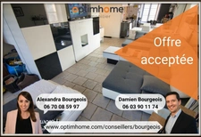 Immeuble sur Gex composé de 2 appartements et d'un restaurant