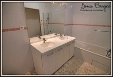 Appartement attique T5 de 117m2 avec 2 terrasses, 1 balcon et 2 garages fermés
