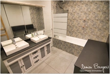 Entre appartement et maison, ce duplex d’exception situé à Logras séduit par ses beaux volumes