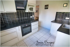 APPARTEMENT DE 79 m² EN REZ-DE-CHAUSSÉE AVEC PLACE DE PARKING INTÉRIEURE