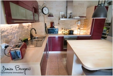 Appartement T3 sans vis à vis avec places de parking intérieure et extérieure, cave et piscine