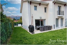 Maison mitoyenne T5 de 126 m2 habitables avec double garage
