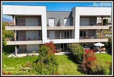Élégant appartement T2 de 50 m2 en rez-de-jardin avec terrasse, vaste jardin, garage fermé et stationnement privé