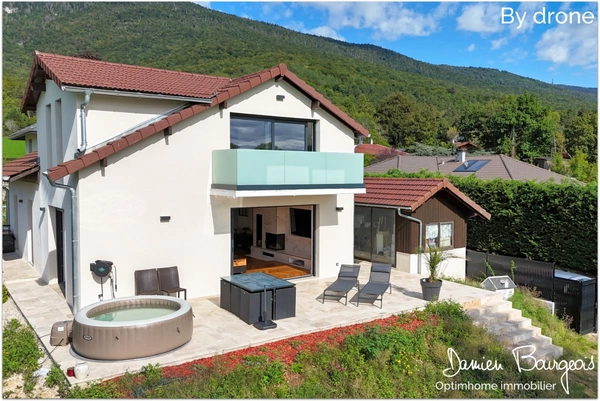 Maison individuelle avec appartement indépendant sur une parcelle de près de 1100 m2 