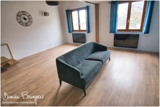 Entre appartement et maison, ce duplex d’exception situé à Logras séduit par ses beaux volumes