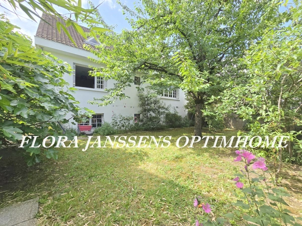 COLOMBES – Belle maison familiale indépendante aux volumes généreux, jardin arboré et grand garage