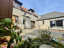 Maison de ville, 4 chambres, dépendances - Centre de Berchères-les-Pierres (28)