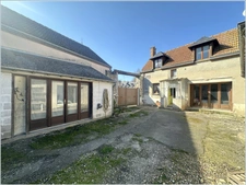 Maison de ville, 4 chambres, dépendances - Centre de Berchères-les-Pierres (28)