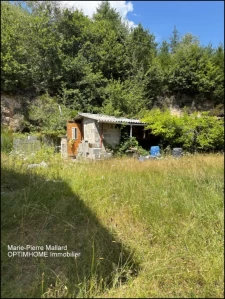 Maison à finir de rénover à ROYERE DE VASSIVIERE (23)