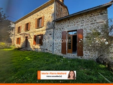 Belle maison en pierres de pays avec nombreuses dépendance à MONTBOUCHER (23)