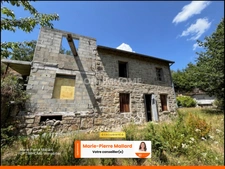 Maison à finir de rénover à ROYERE DE VASSIVIERE (23)