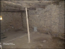 Maison mitoyenne de village à rénover 28 500 € !!!
