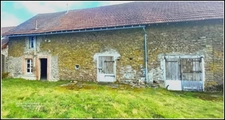 Maison mitoyenne de village à rénover 28 500 € !!!