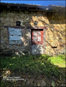 Belle maison en pierres de pays avec nombreuses dépendance à MONTBOUCHER (23)