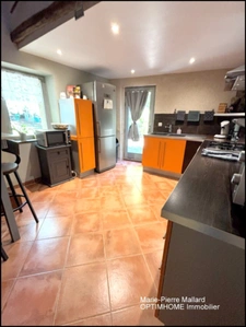 Maison familiale typique creusoise de 9 pièces à BLESSAC (23)