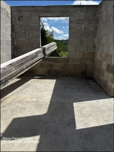 Maison à finir de rénover à ROYERE DE VASSIVIERE (23)