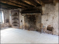 Maison mitoyenne de village à rénover 28 500 € !!!