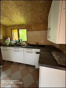 Maison à finir de rénover à ROYERE DE VASSIVIERE (23)