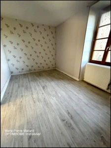Belle maison en pierres de pays avec nombreuses dépendance à MONTBOUCHER (23)