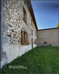 Belle maison en pierres de pays avec nombreuses dépendance à MONTBOUCHER (23)