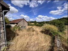 Ensemble immobilier à rénover à SAINT DIZIER LEYRENNE (23)