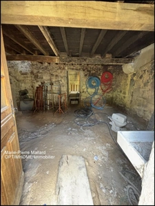 Maison à finir de rénover à ROYERE DE VASSIVIERE (23)