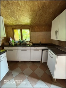 Maison à finir de rénover à ROYERE DE VASSIVIERE (23)
