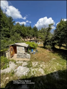 Maison à finir de rénover à ROYERE DE VASSIVIERE (23)
