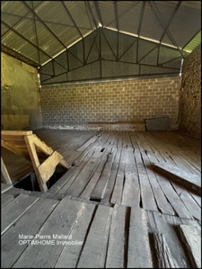 Belle maison en pierres de pays avec nombreuses dépendance à MONTBOUCHER (23)