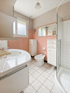  Dpt Vienne (86), for sale in VOUNEUIL SUR VIENNE (86) 6-room house of 136 m2, land 1213 m2