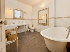 VIENNE DEPT (86) FOR SALE 8-ROOM BOURGEOIS HOUSE IN CHATELLERAULT (86)