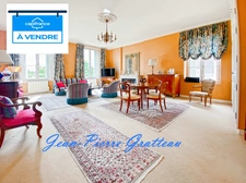 Department of Vienne (86), for sale in CHATELLERAULT, elegant 6-room apartment of 161.64 m²  