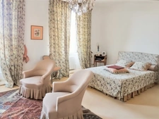 Department of Vienne (86), for sale in CHATELLERAULT, elegant 6-room apartment of 161.64 m²  