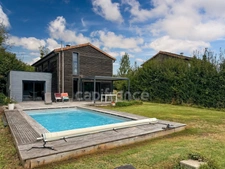 Dept de la Vienne (86) Maison contemporaine type 6 avec piscine, double garage et pergola bioclimatique