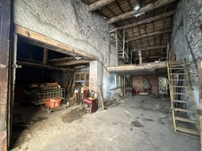 3 granges d'une surface de 190m² à Dallet (Mur-sur-Allier) 