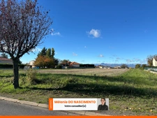 Terrain de 1360m² non viabilisé à Beauregard-L'Evêque. 